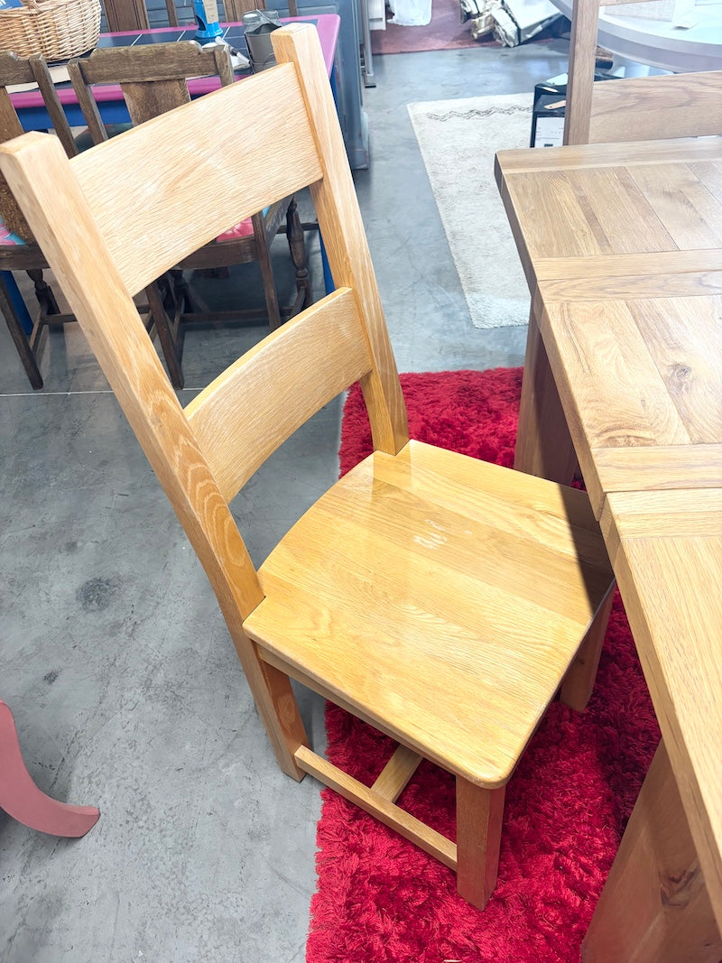 Mesa e cadeiras