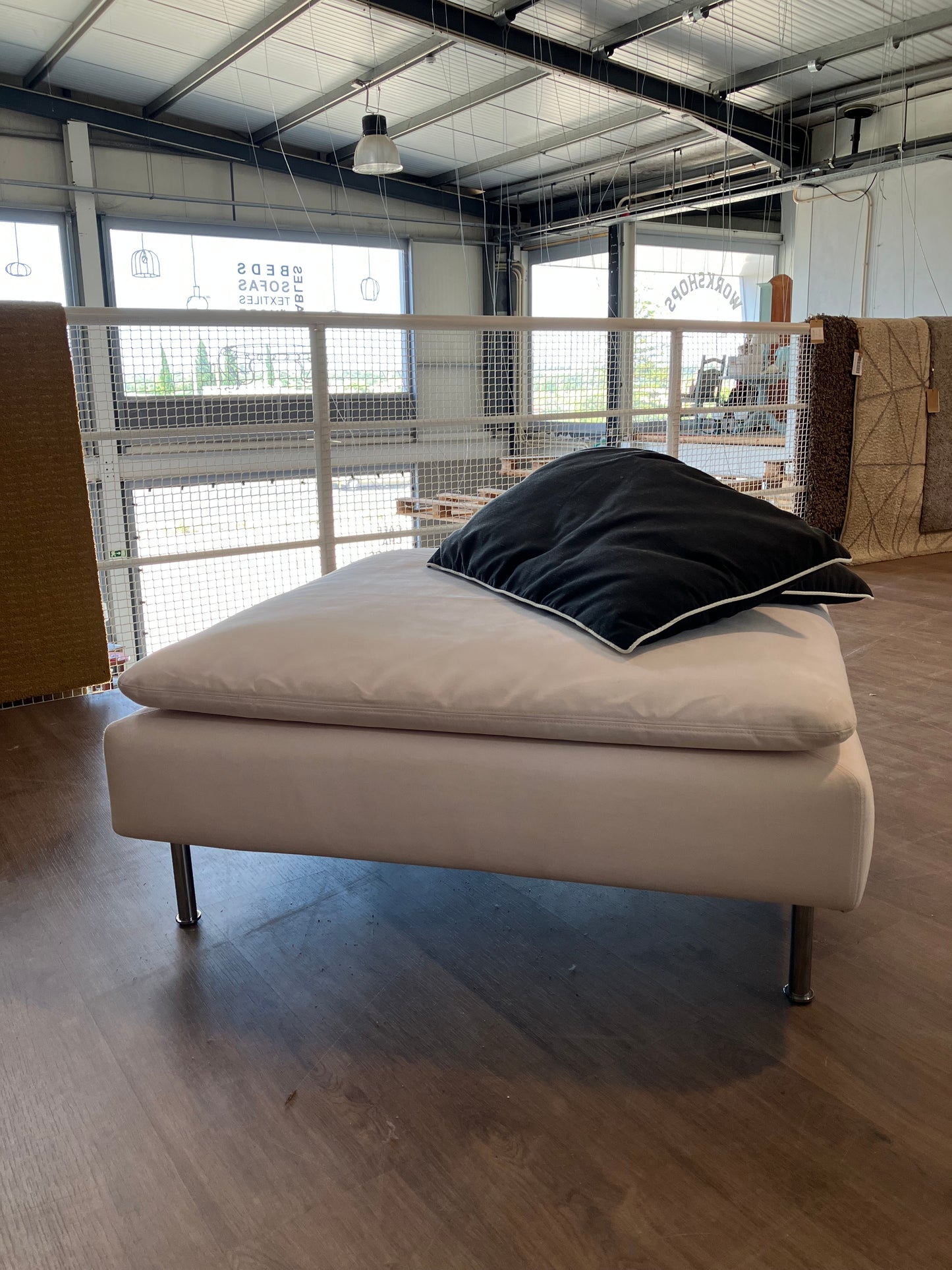 Seconf Hand Ottoman in the Algarve
