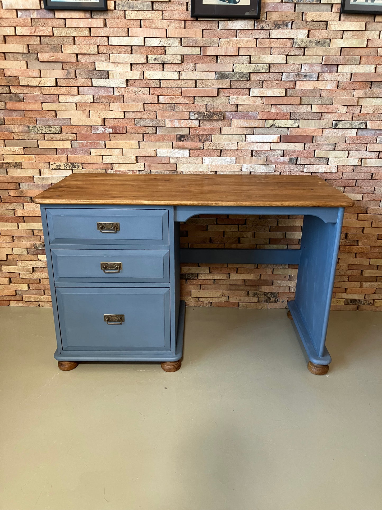 Pre-Loved Desk In The Algarve