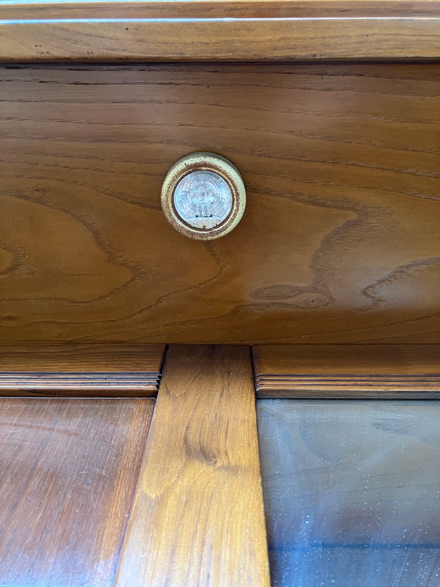 Cabinet-With-Mirrow-In-The-Algarve