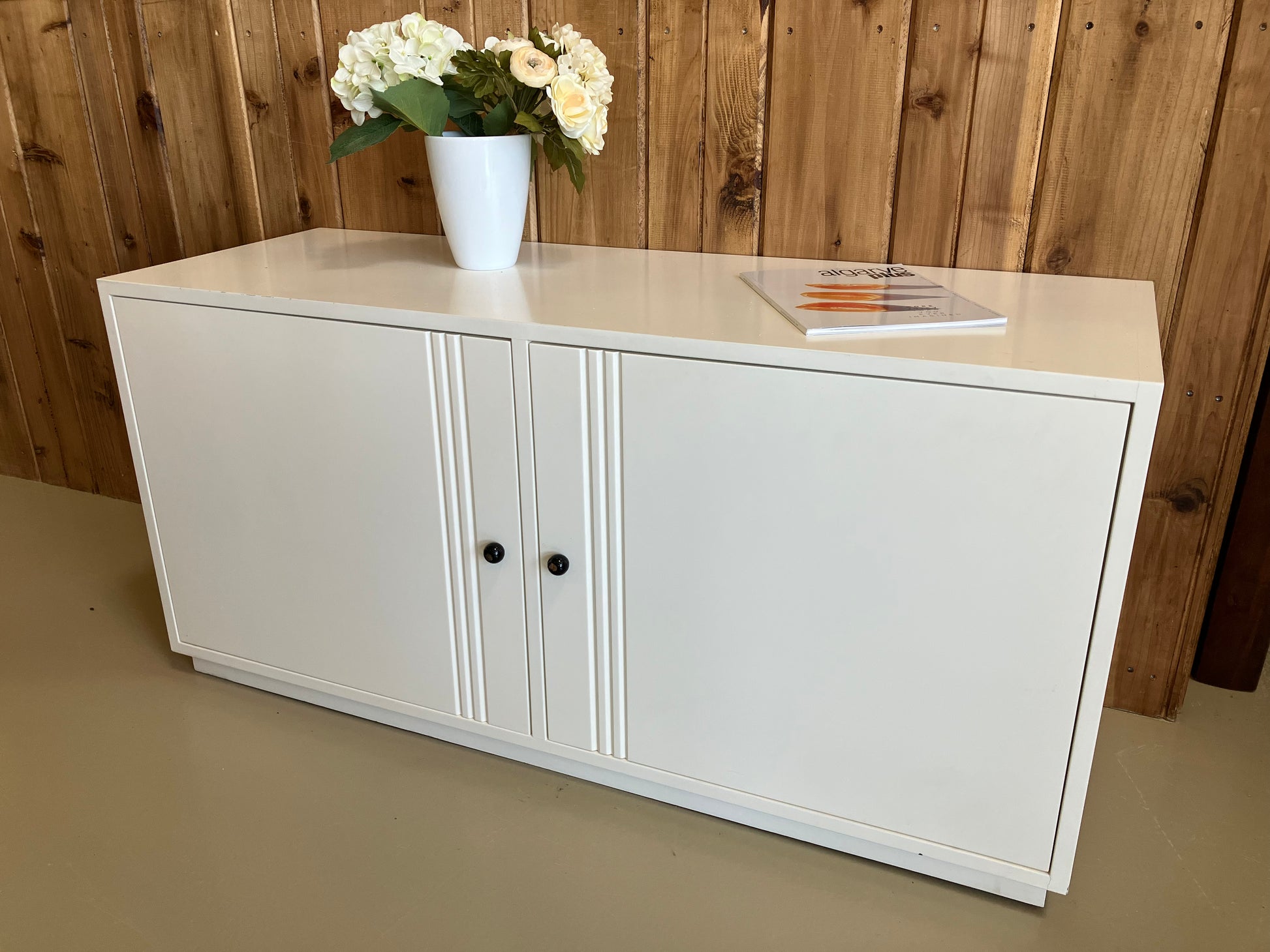 -Sideboard