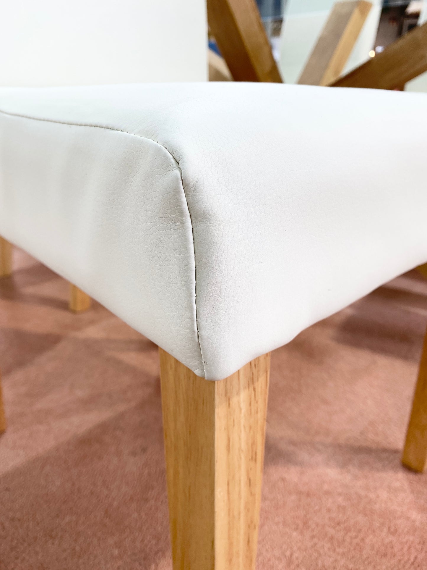 Mesa e cadeiras