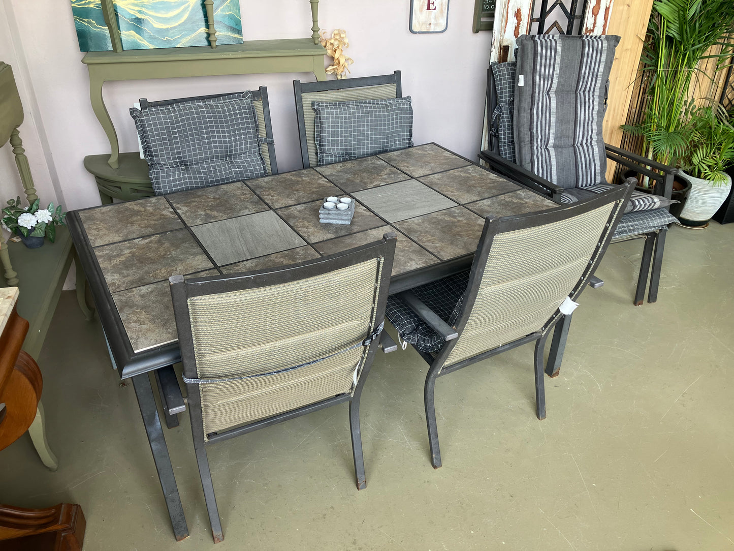 Mesa e cadeiras para exterior