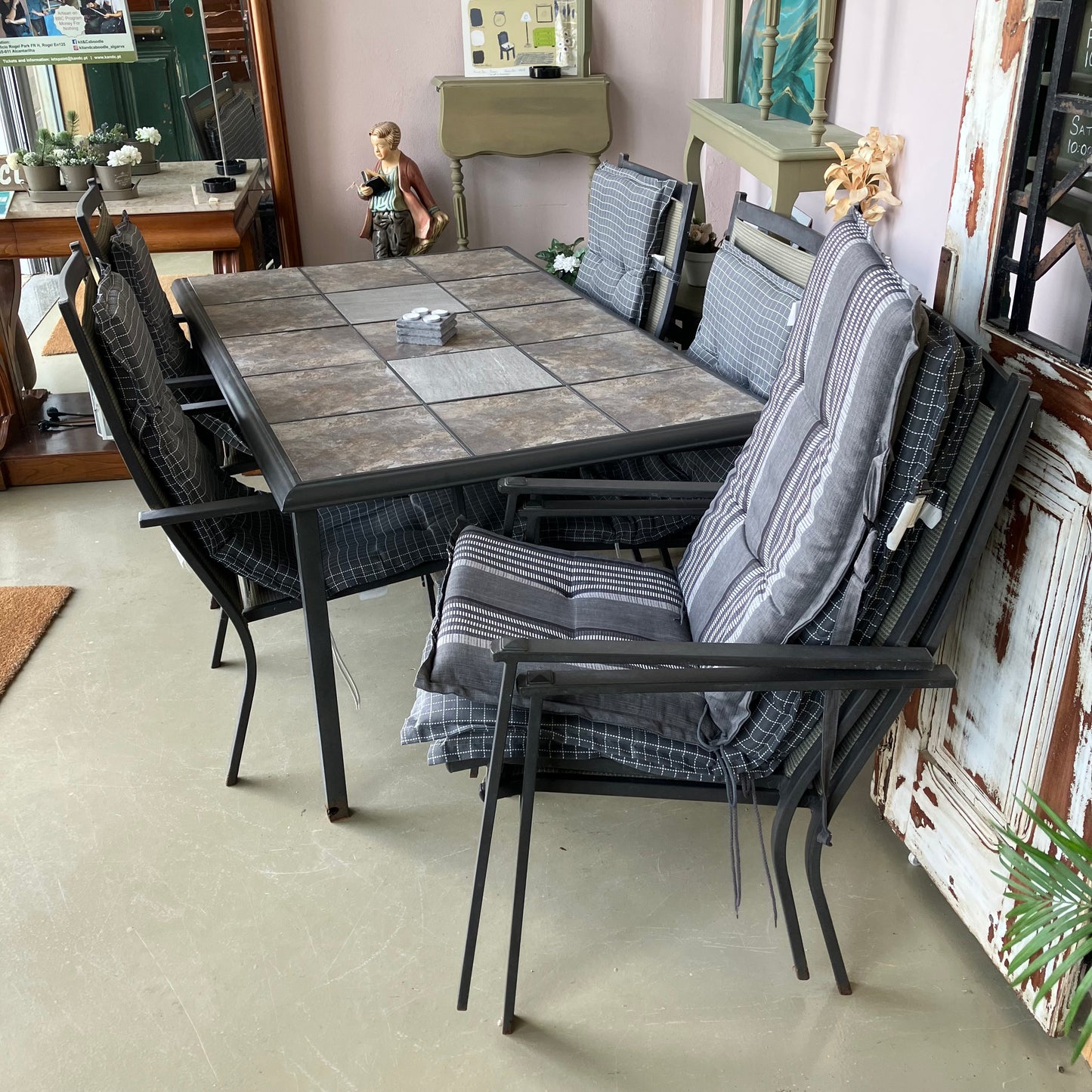 Mesa e cadeiras para exterior