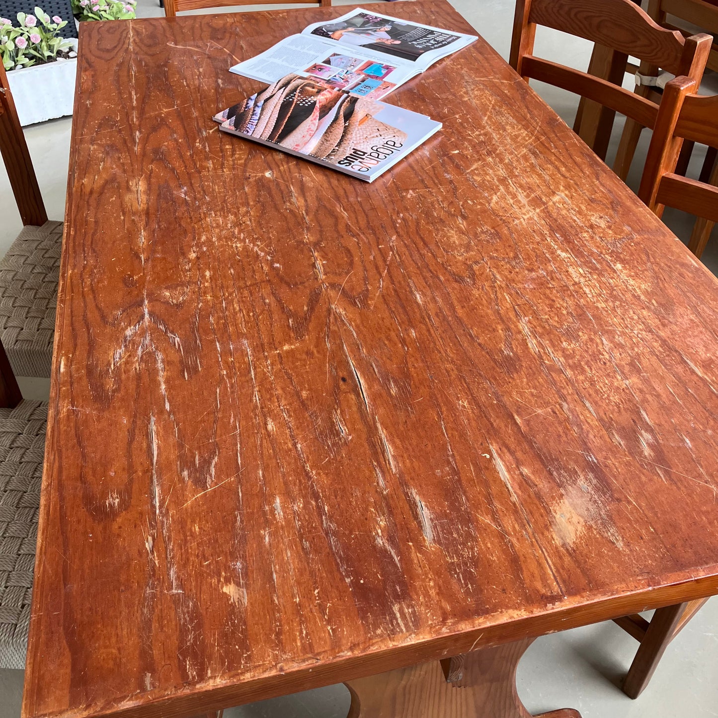 Table & Chairs