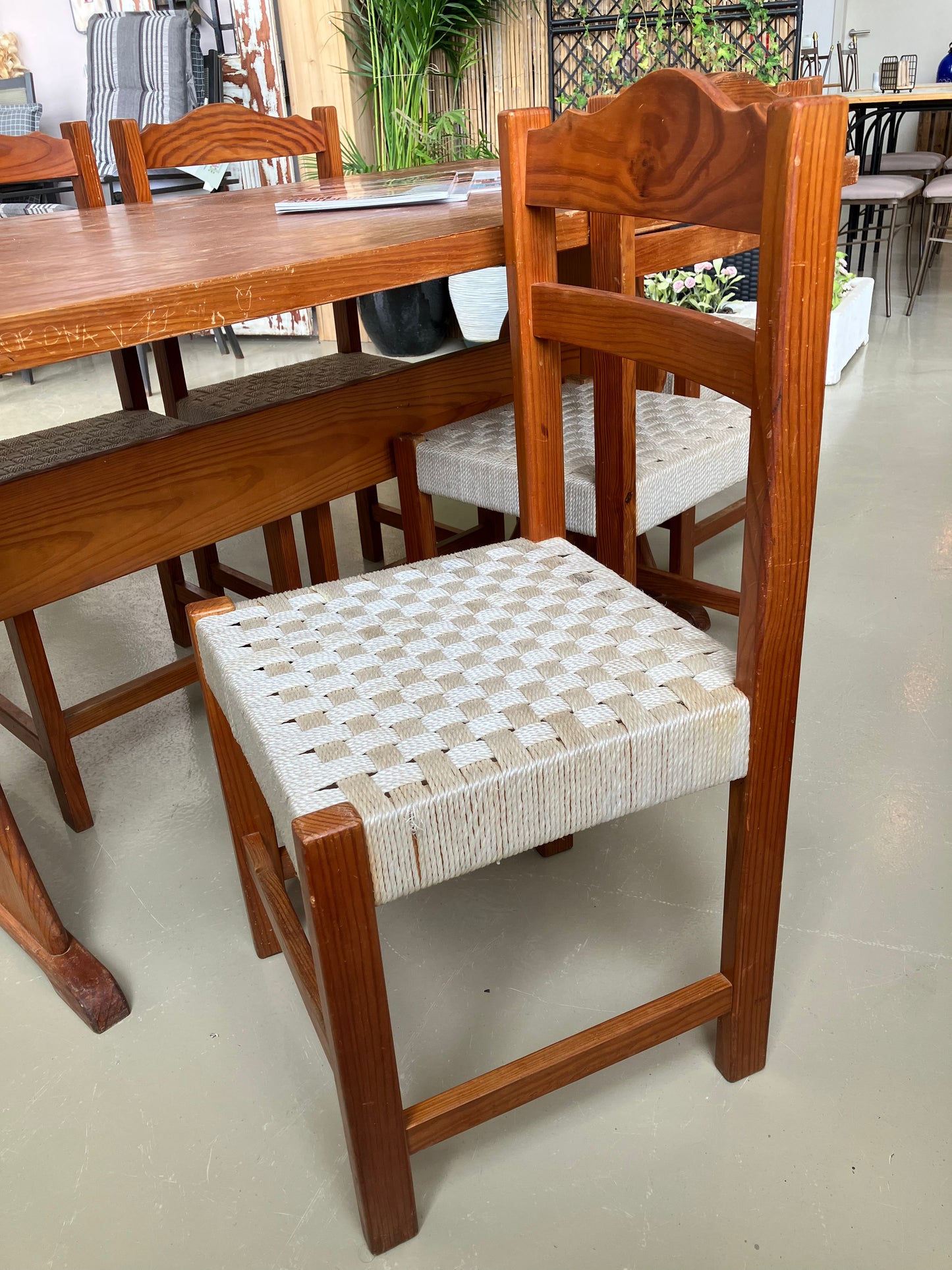 Table & Chairs