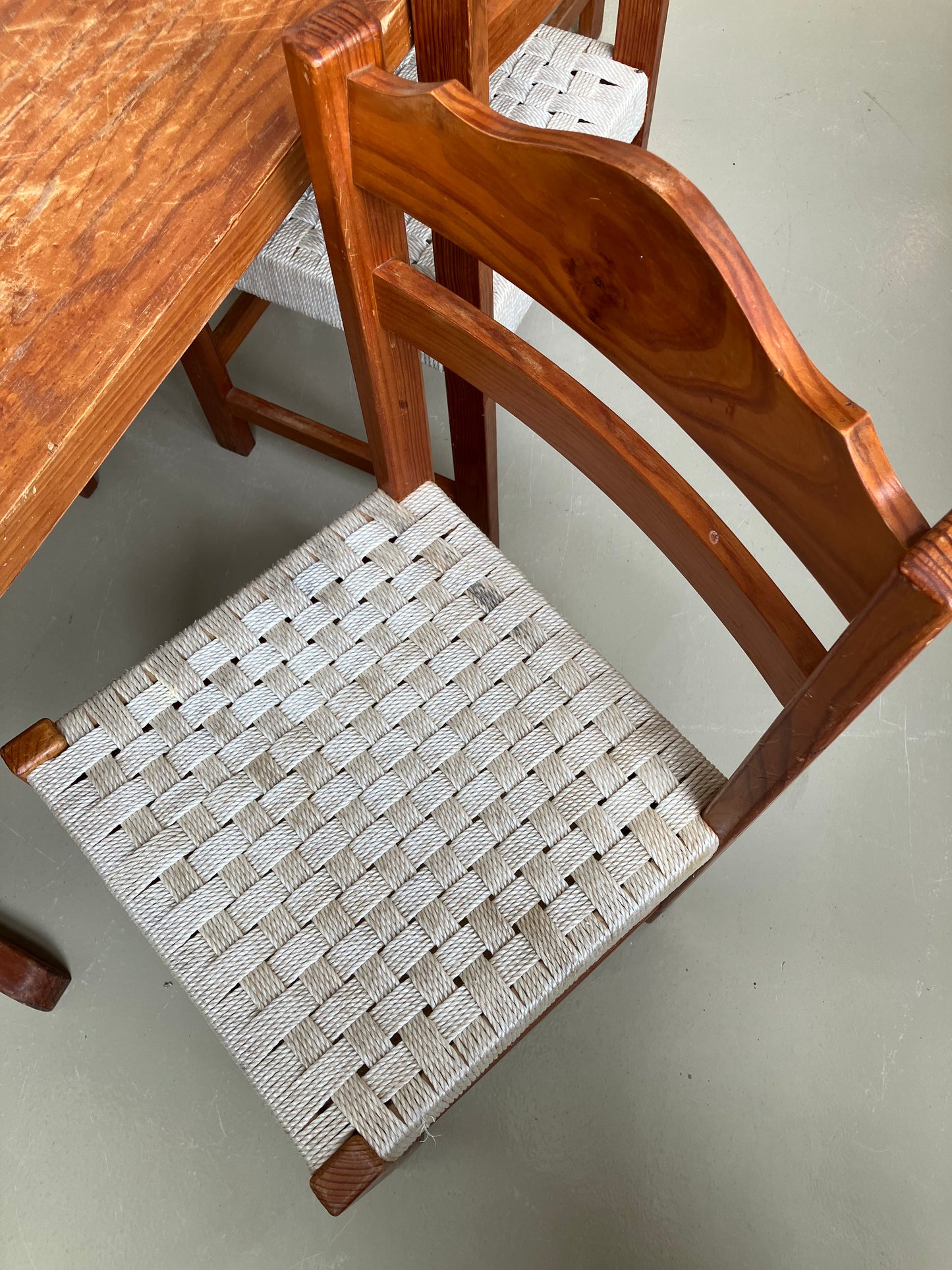 Table & Chairs