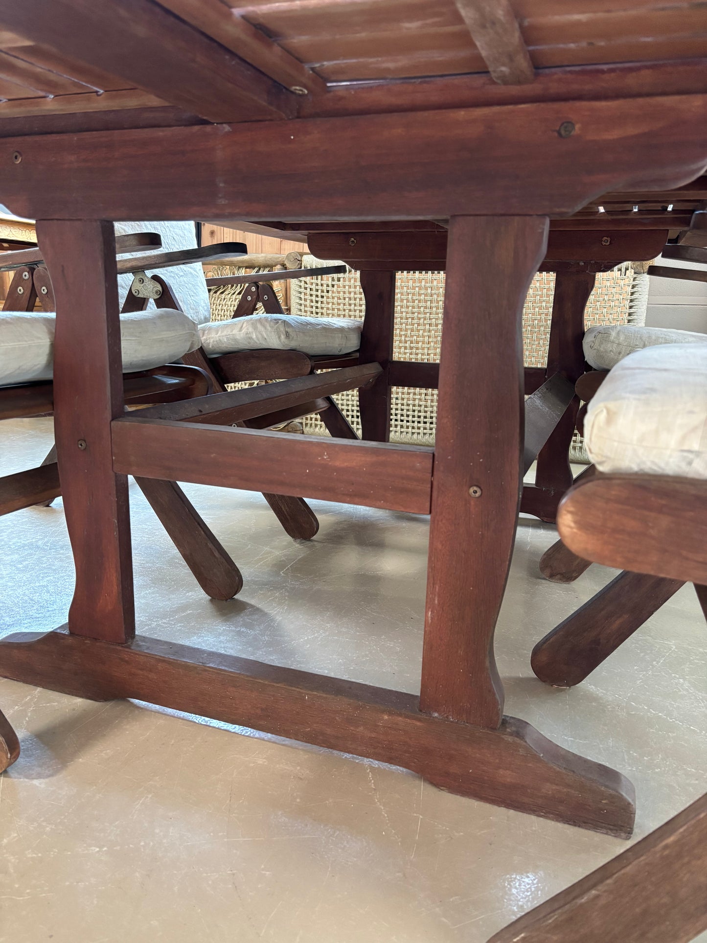 Table & Chairs