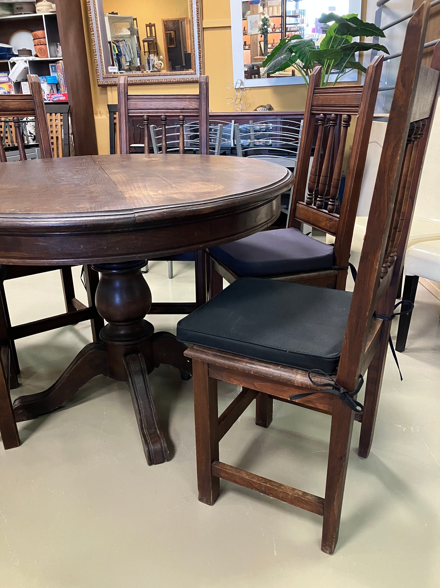 Table & Chairs