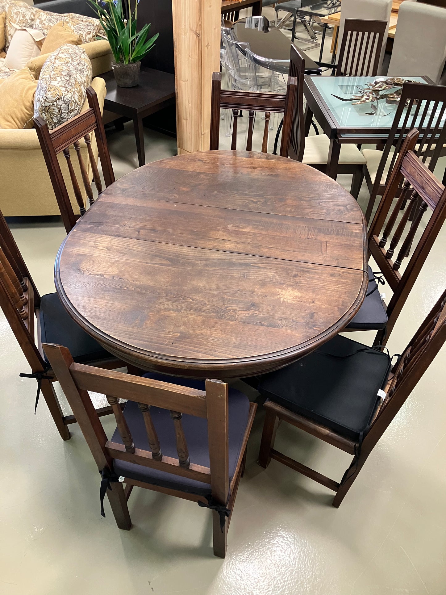 Table & Chairs