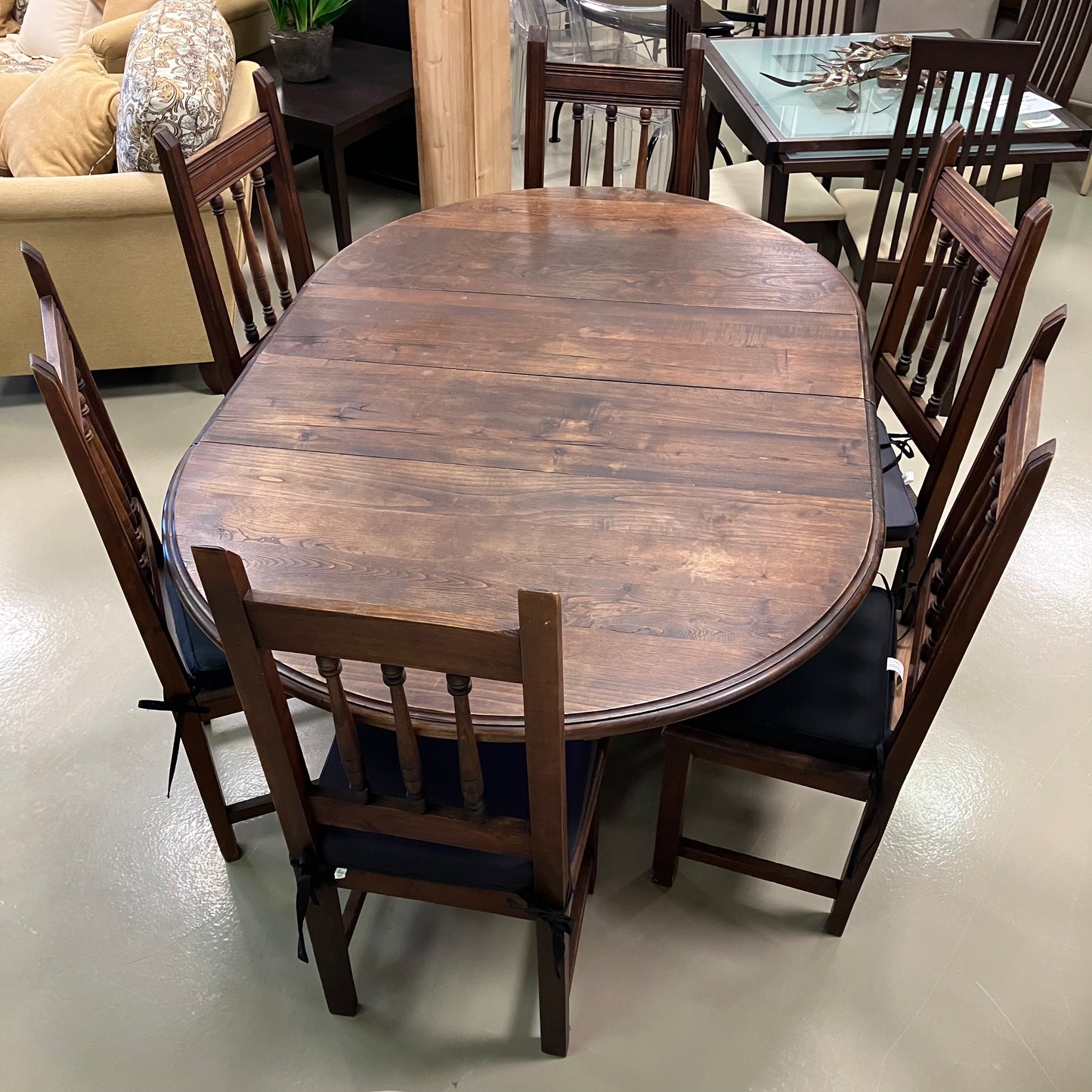 Table & Chairs
