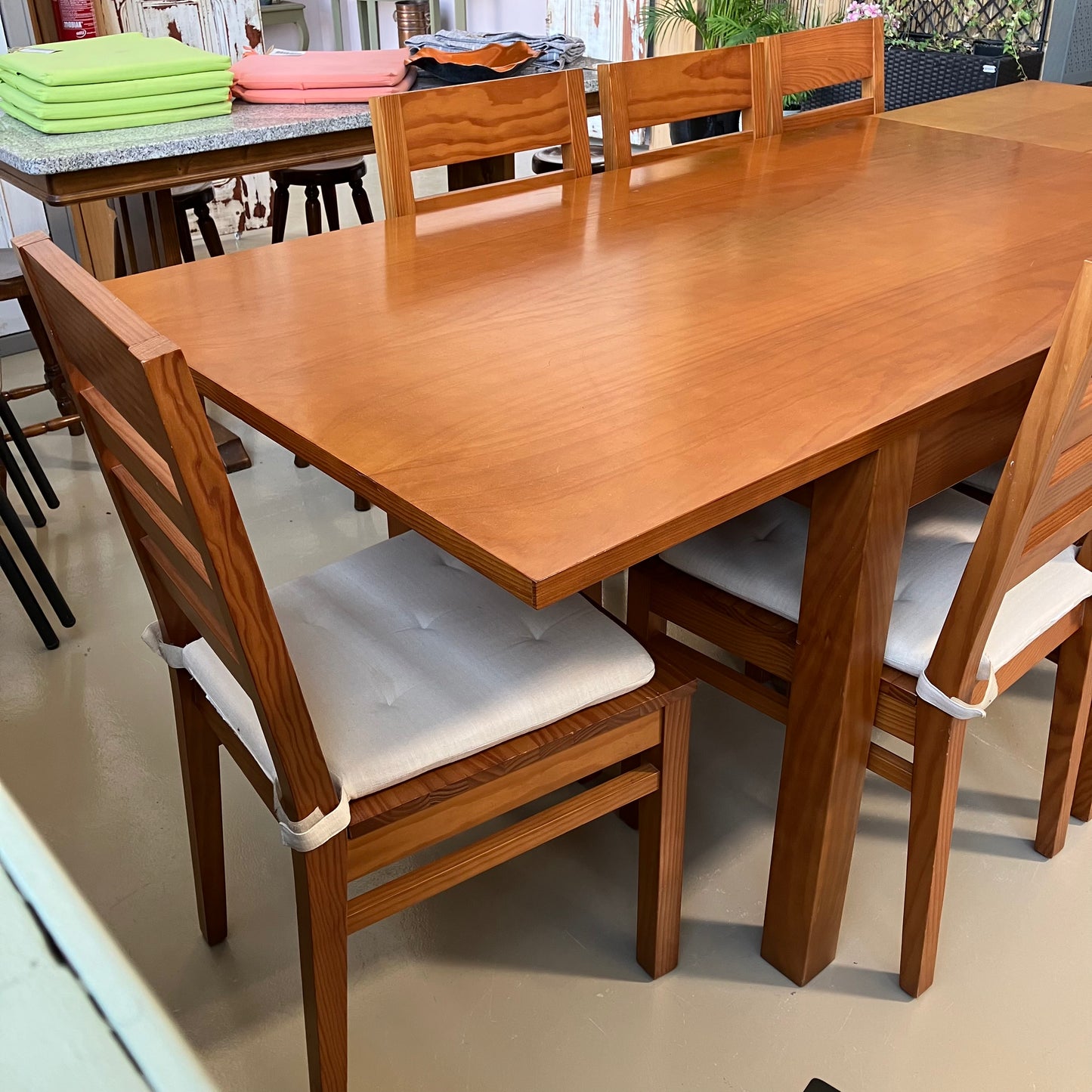 Table & Chairs