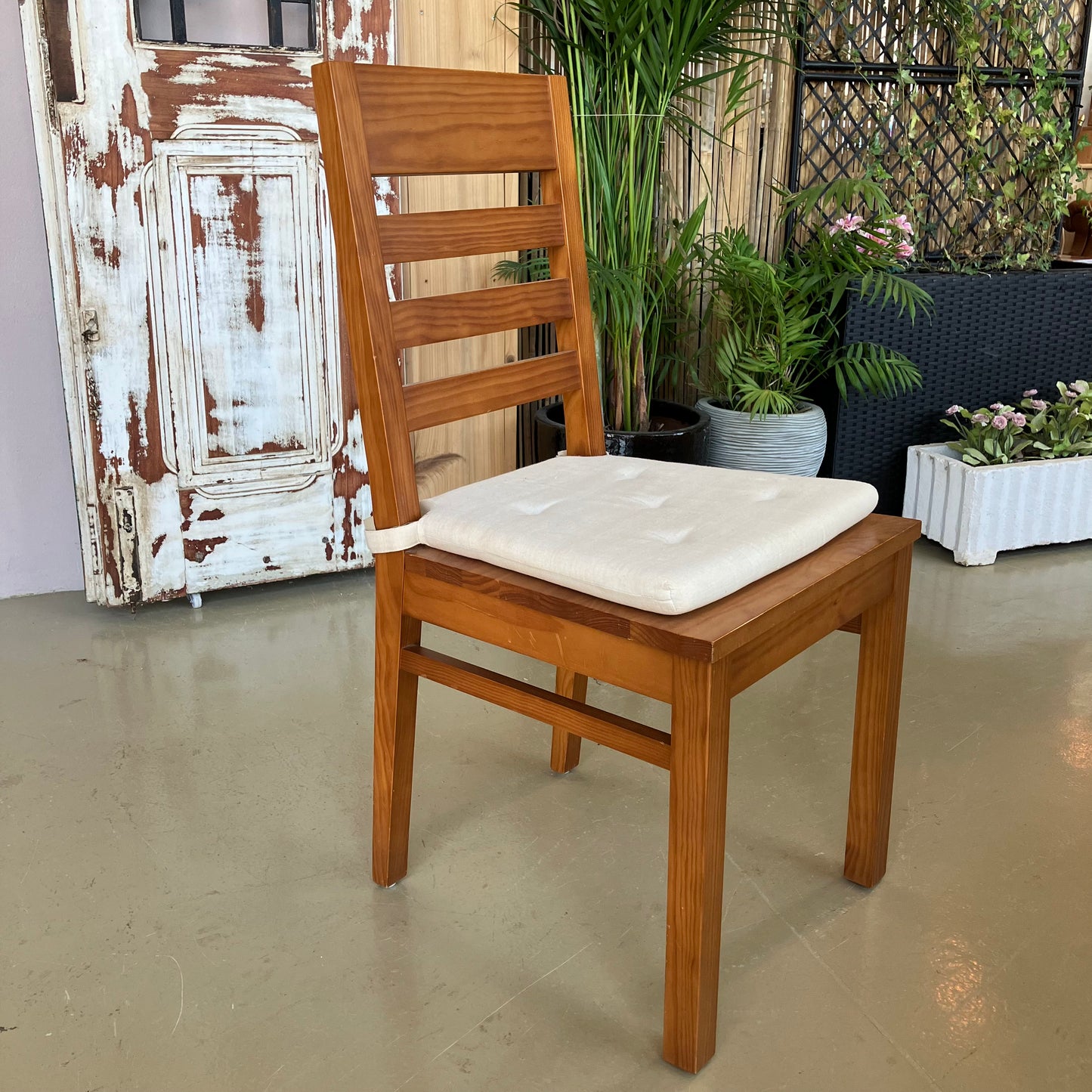 Table & Chairs