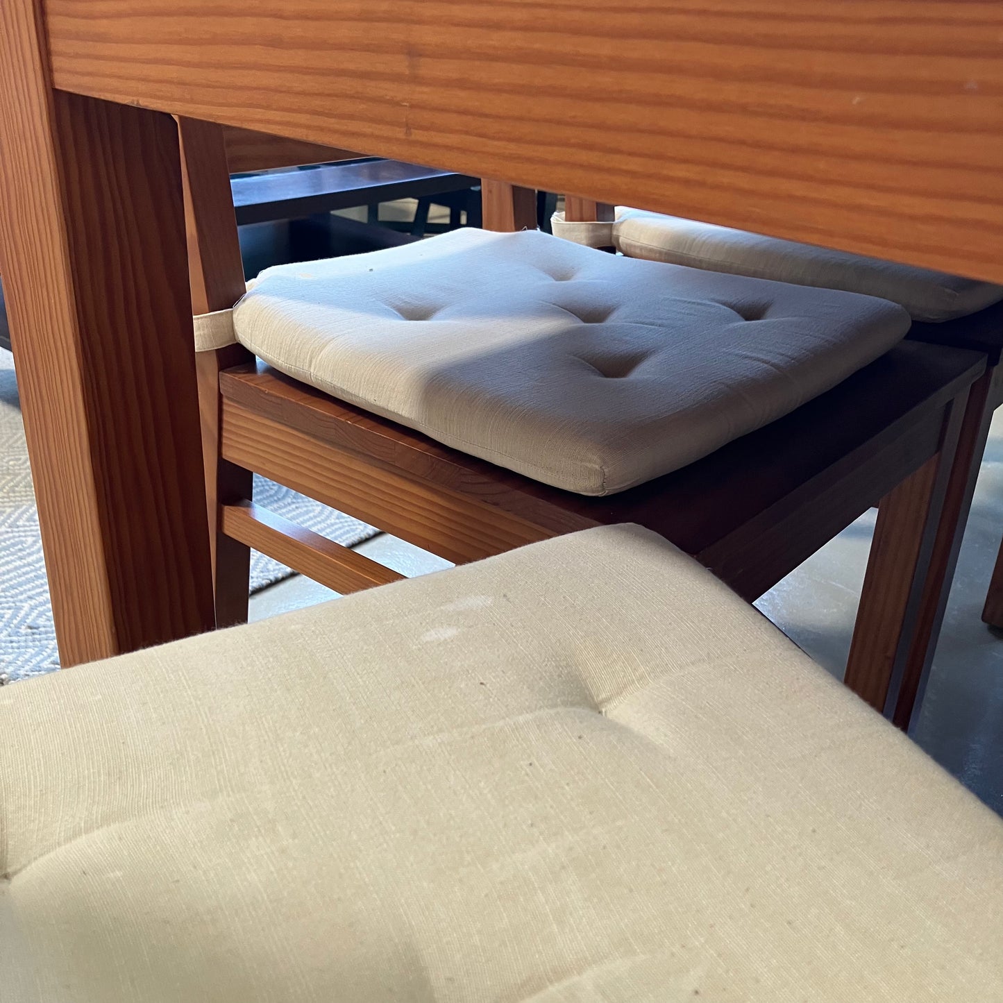 Table & Chairs