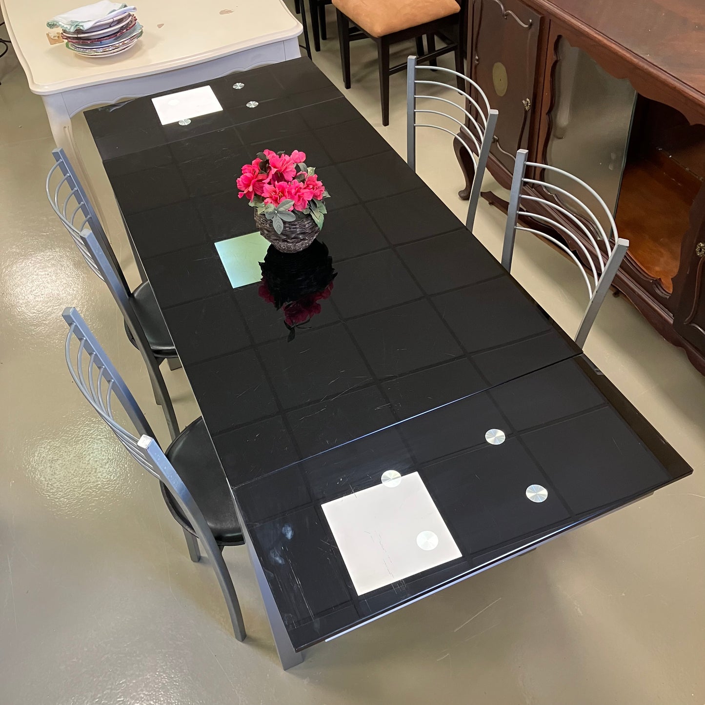 Table & Chairs