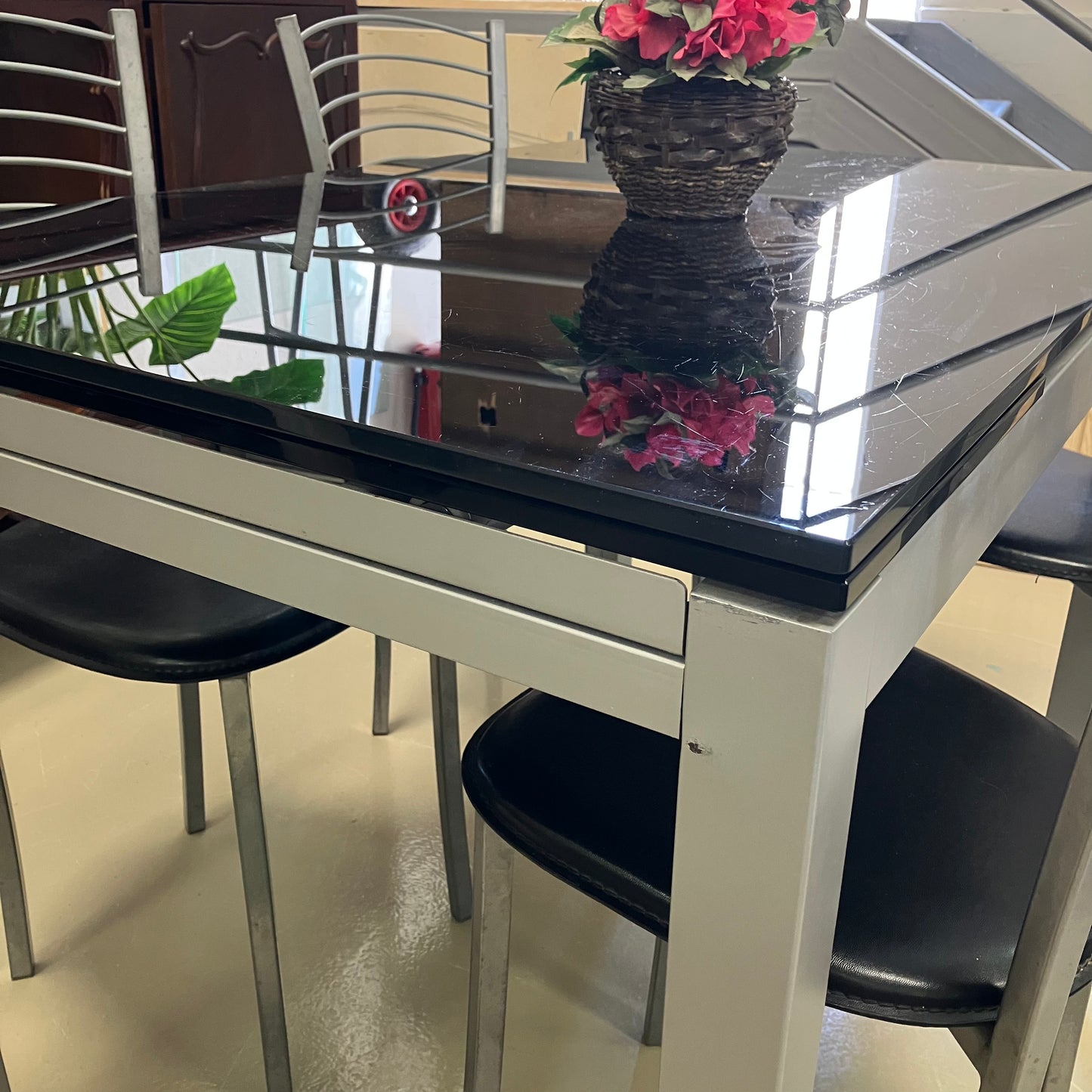 Table & Chairs