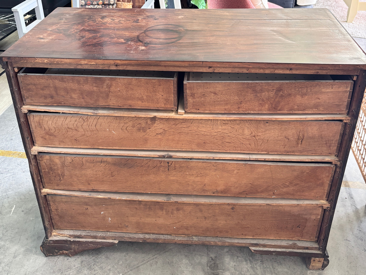 Chest of drawers