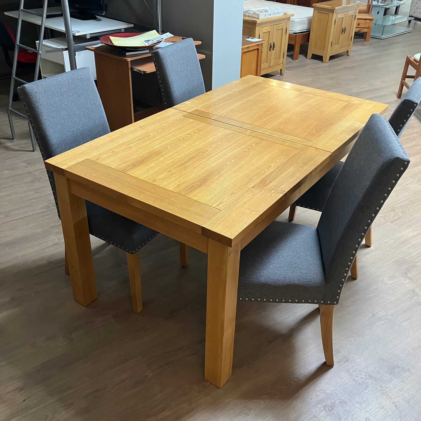 Table & Chairs