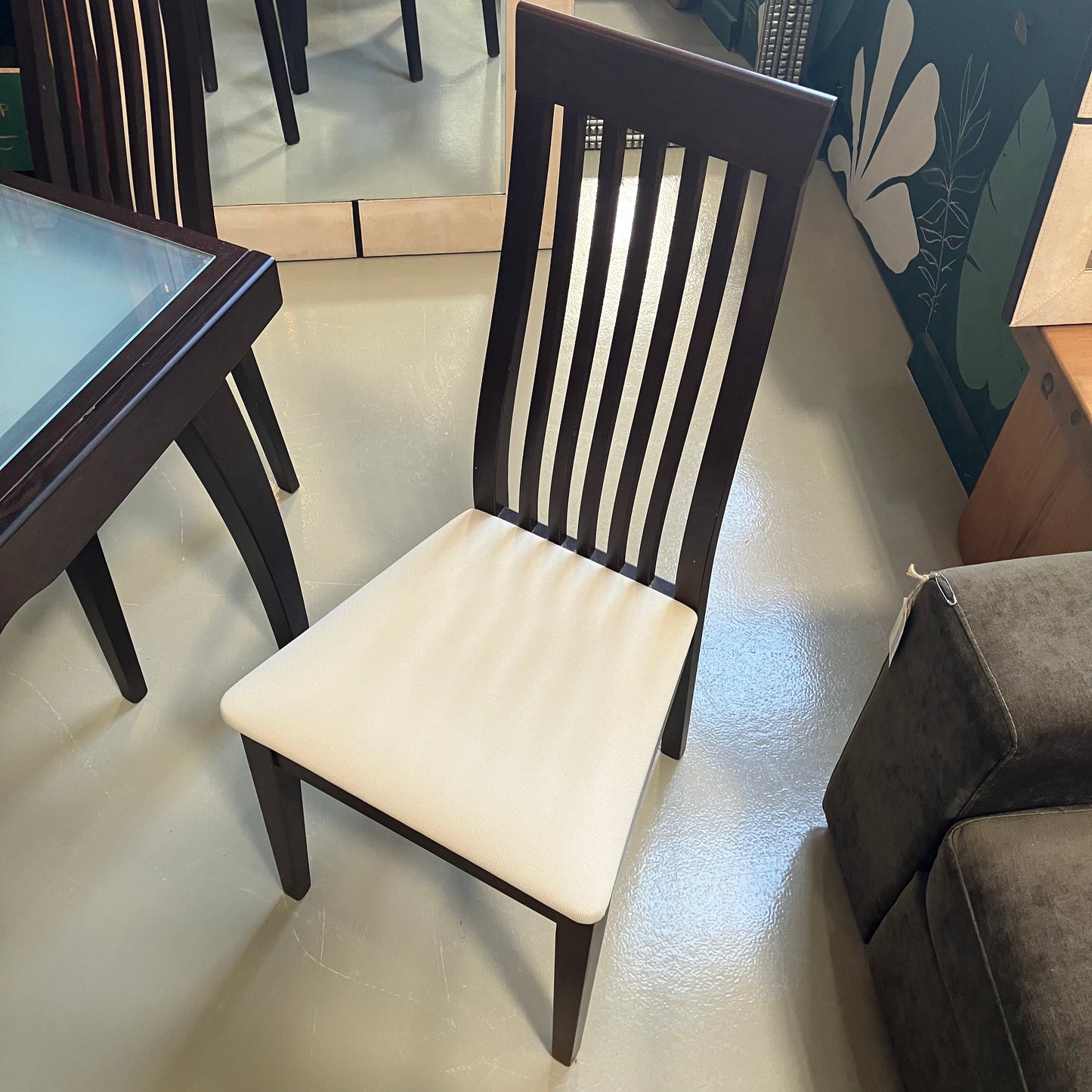 Table & Chairs