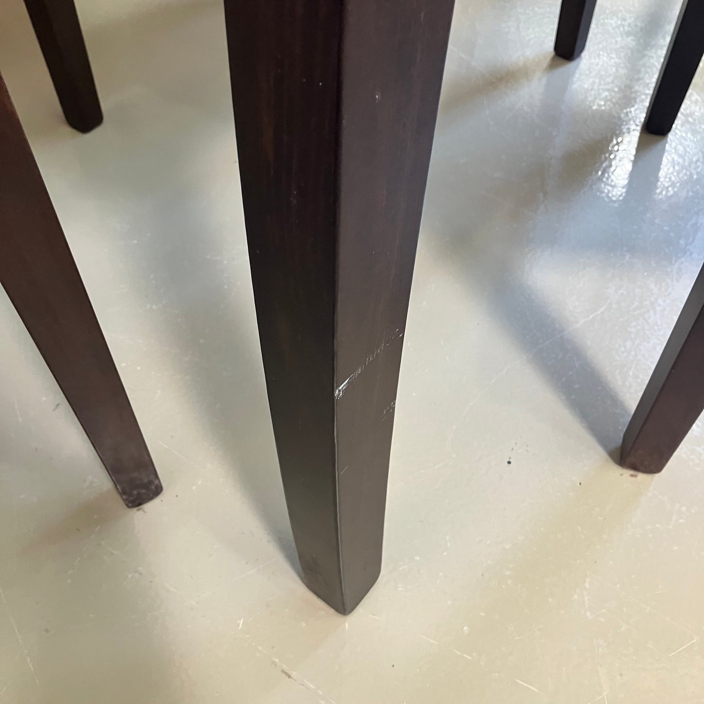 Table & Chairs