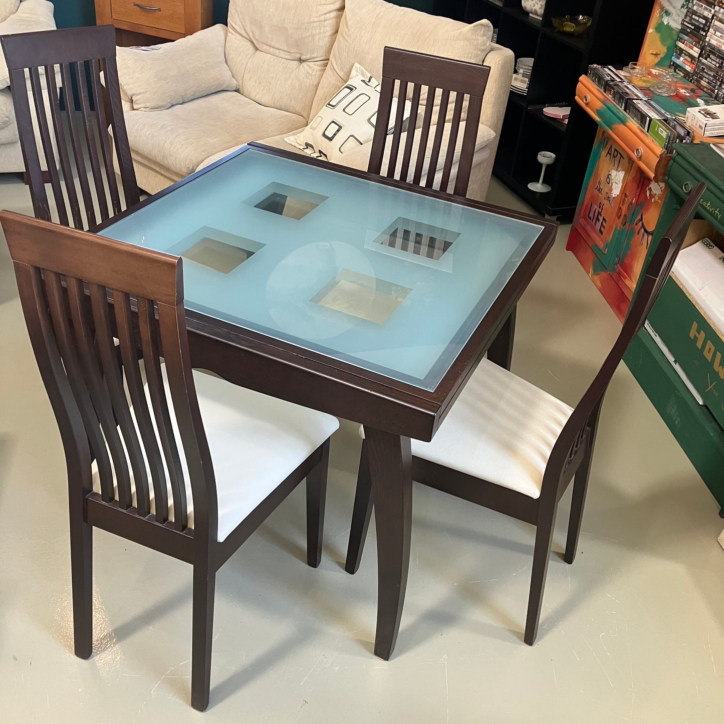 Table & Chairs