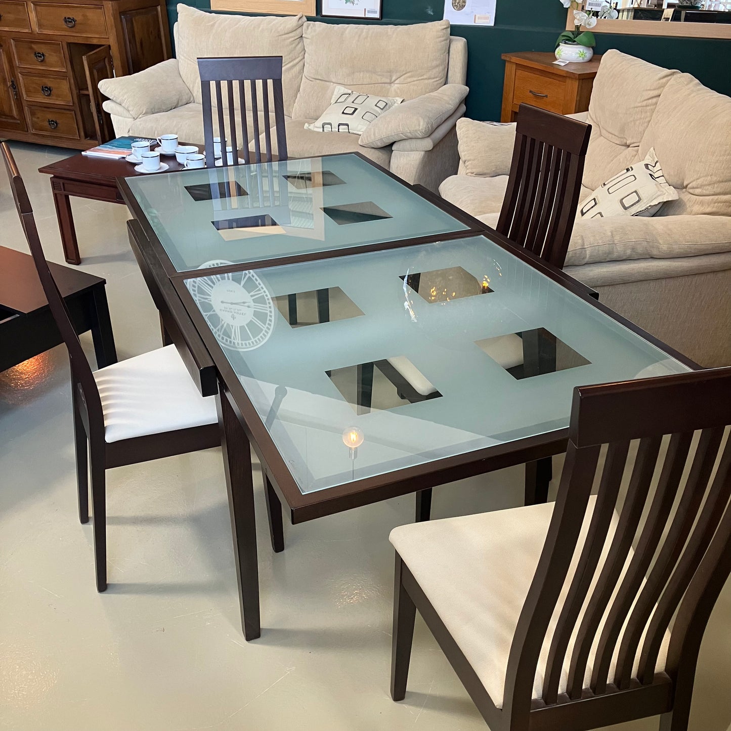 Table & Chairs