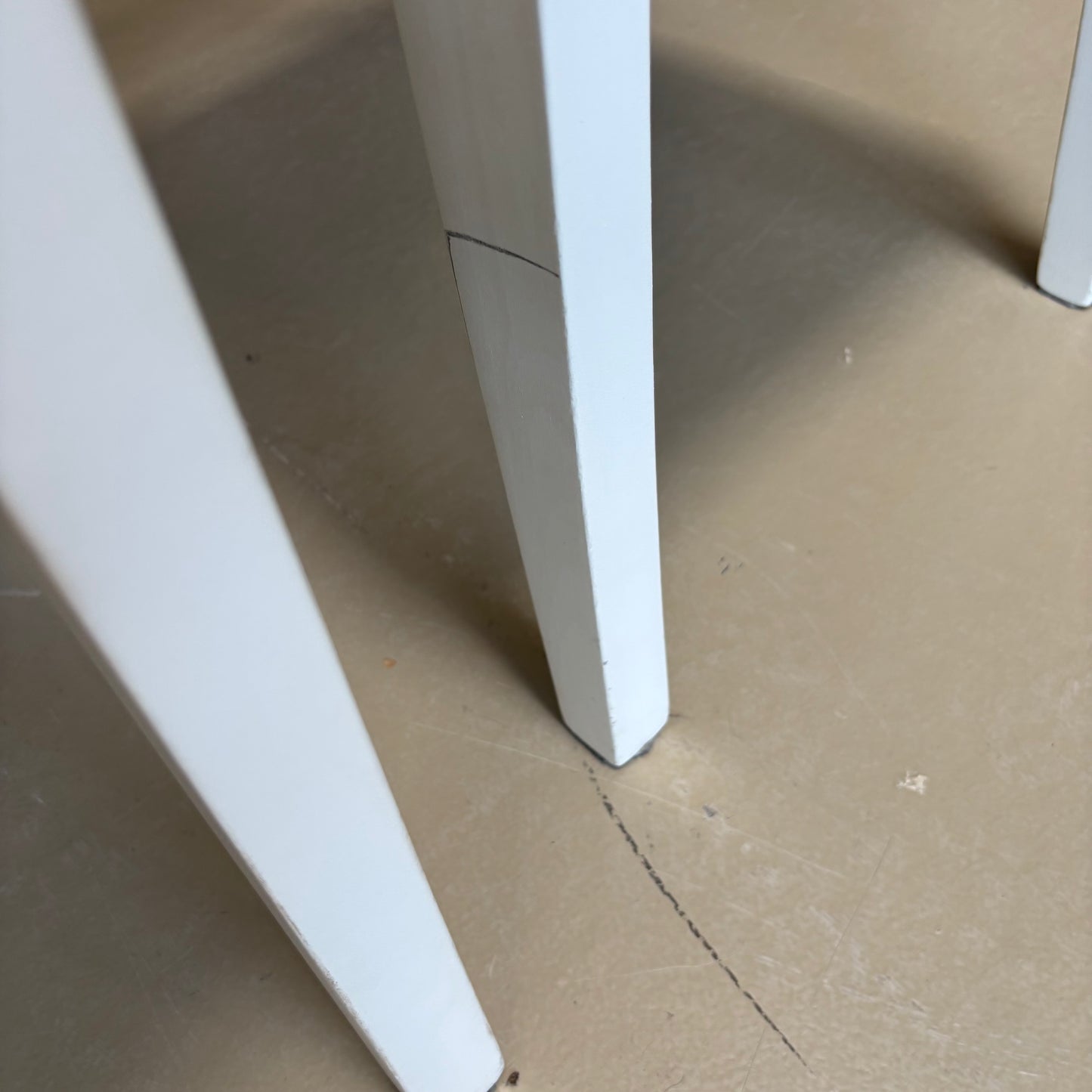 Table & Chairs