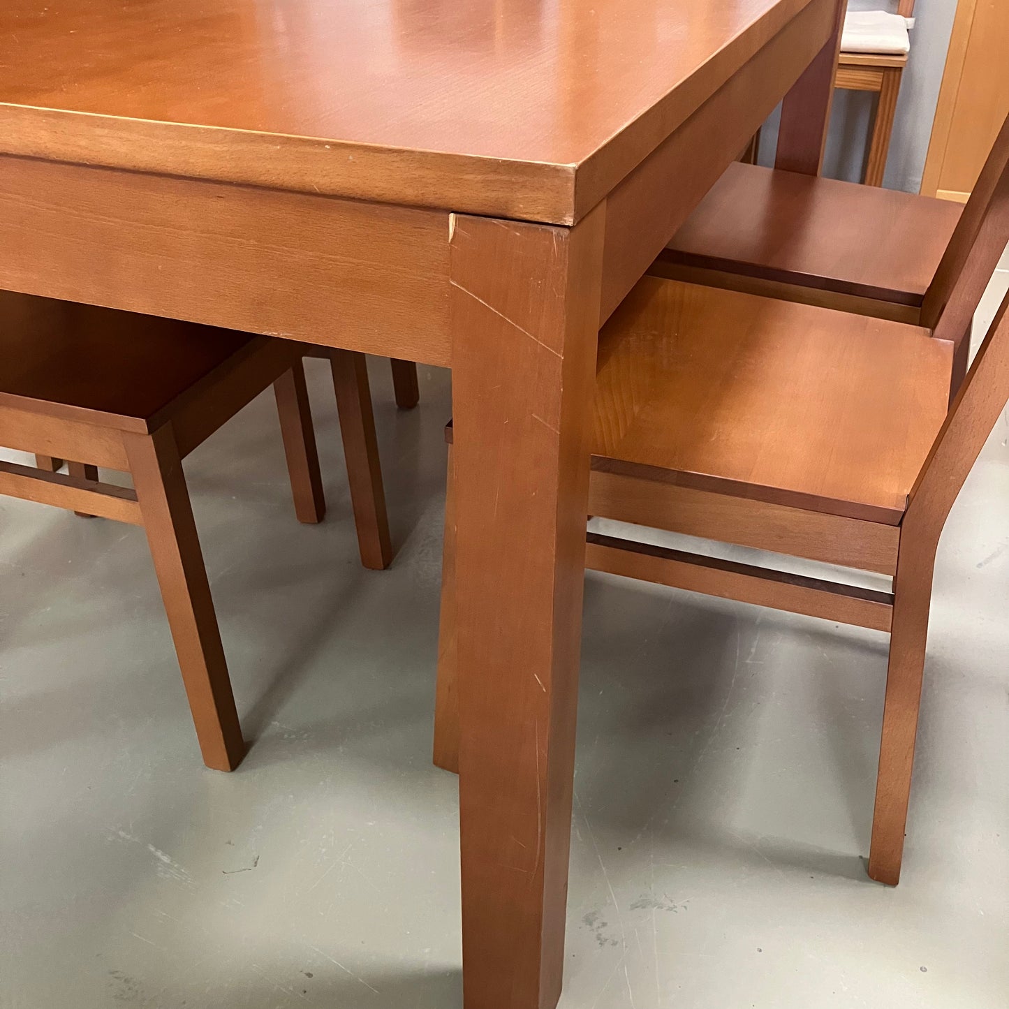 Table & Chairs