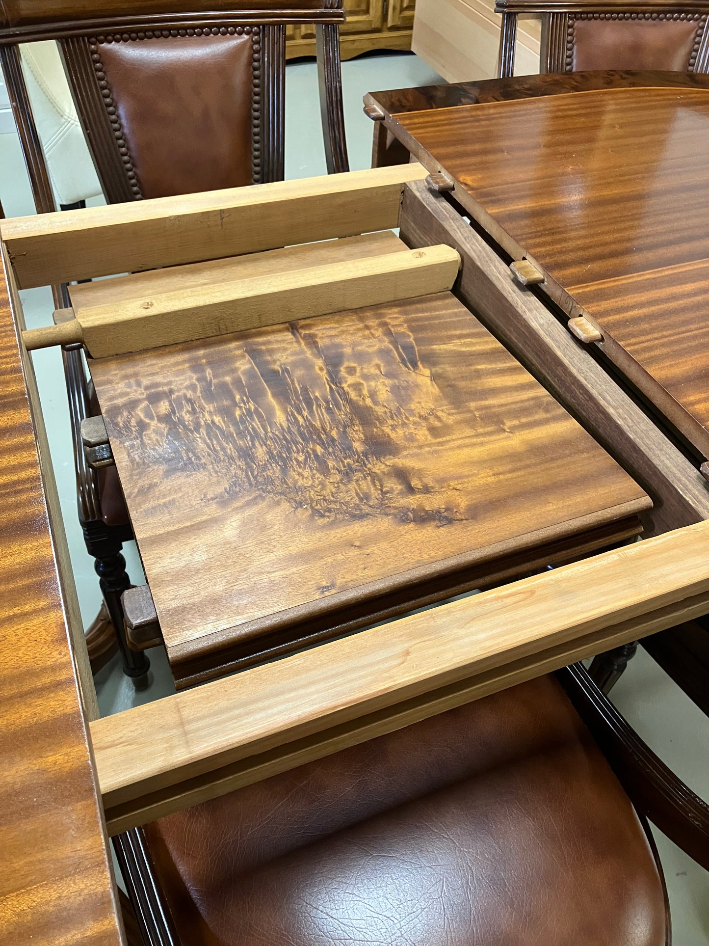 Mesa e cadeiras