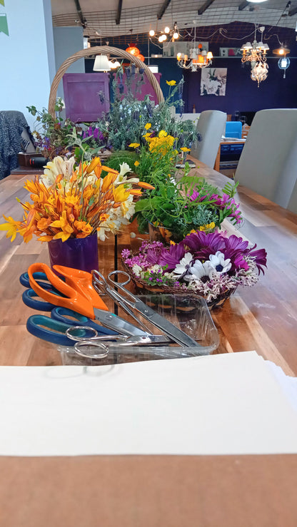 Pressing Flowers and Creating a Decorative Frame. 15th & 29th November. ALCANTARILHA
