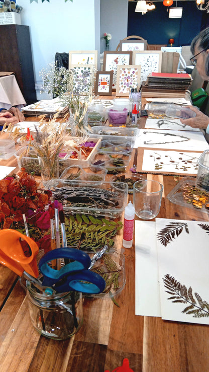 Pressing Flowers and Creating a Decorative Frame. 15th & 29th November. ALCANTARILHA