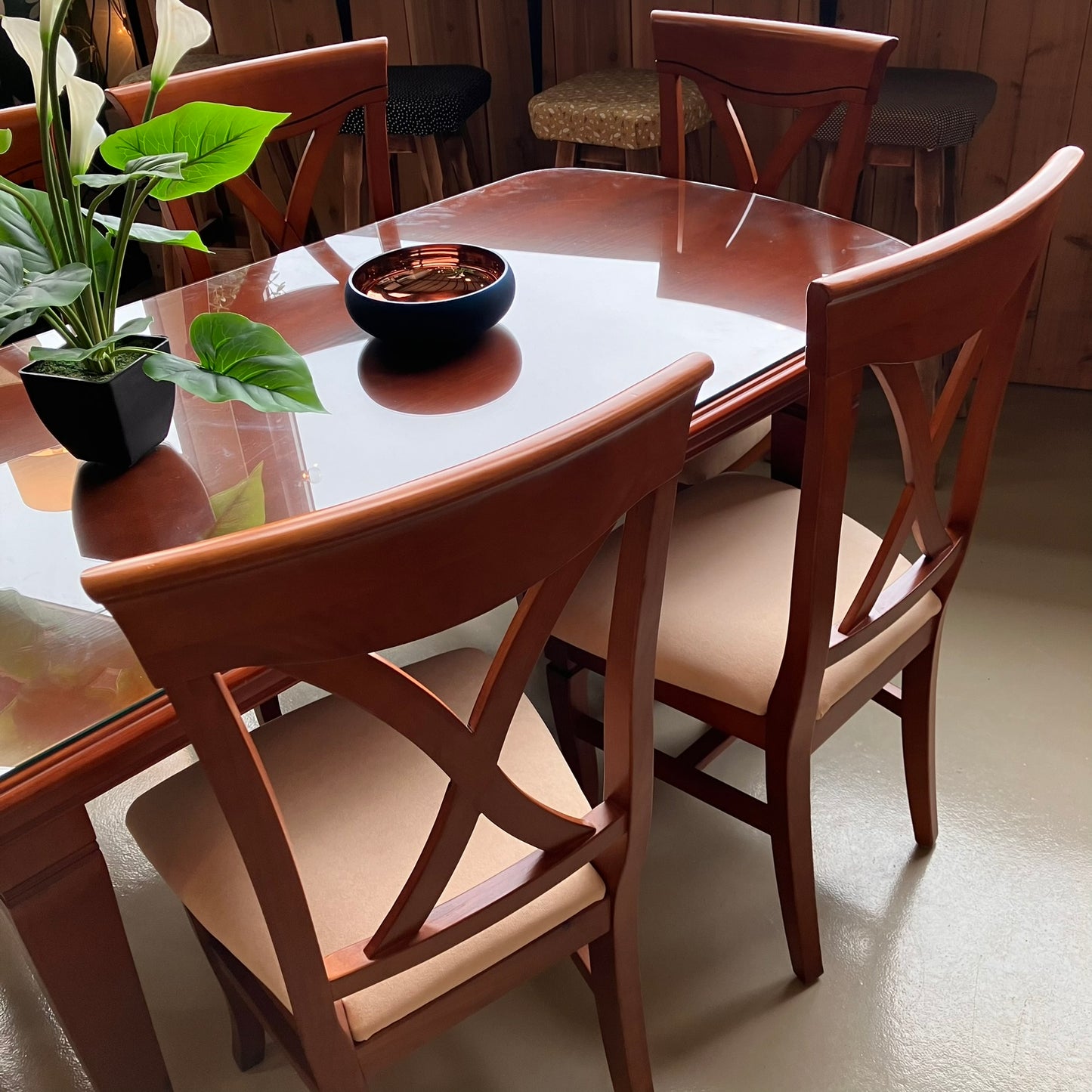 Table & Chairs