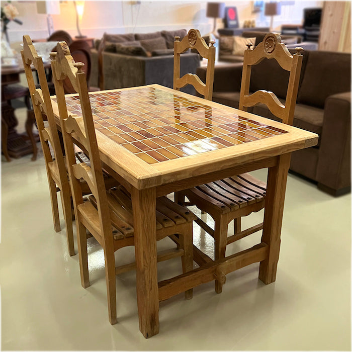 Table & Chairs