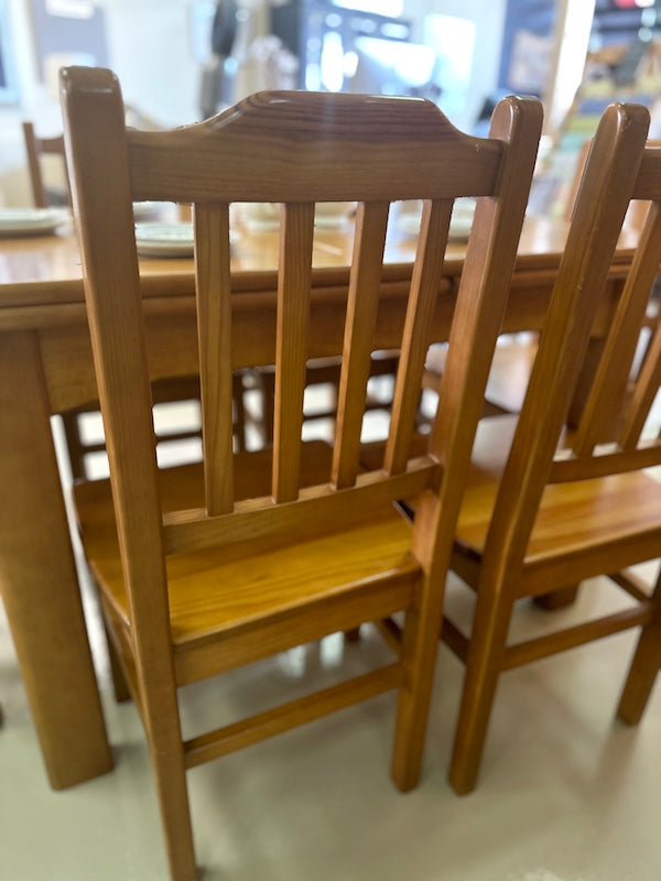 Table & Chairs