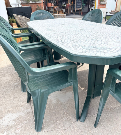 Table & Chairs