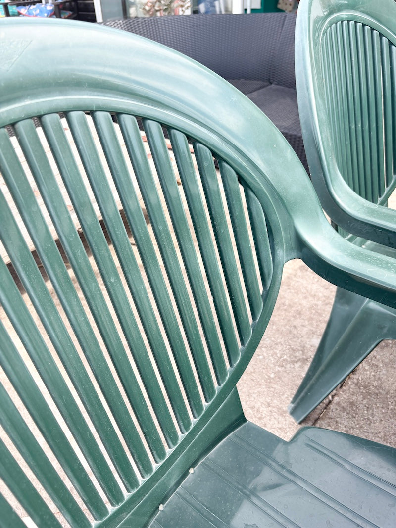 Table & Chairs