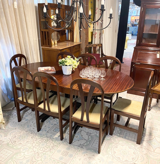 Dining Table & Chairs