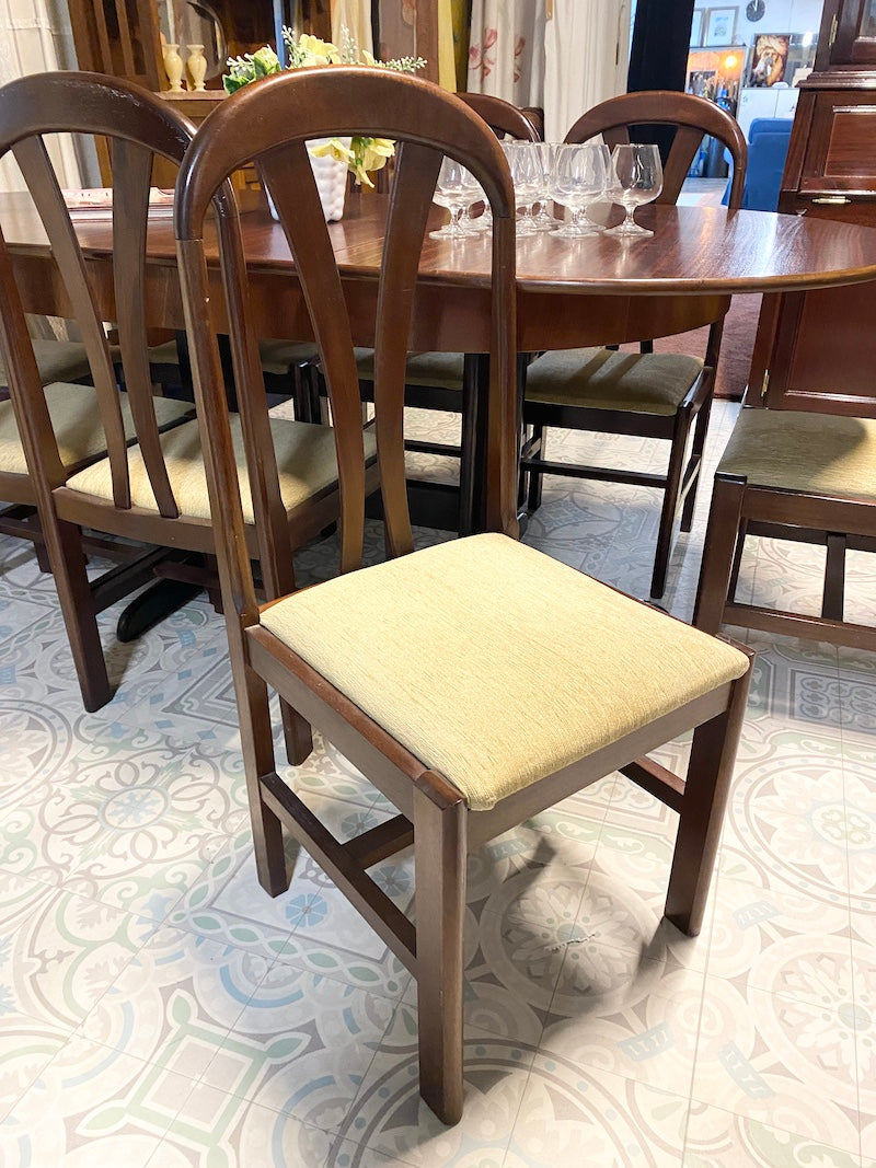 Dining Table & Chairs