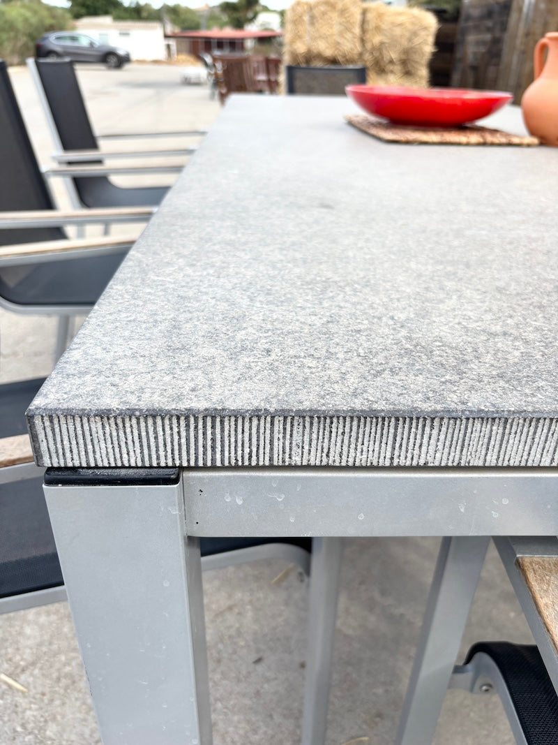 Table & Chairs