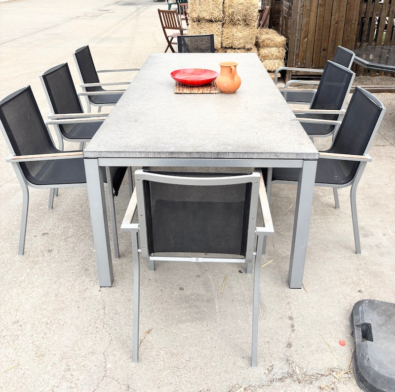 Table & Chairs