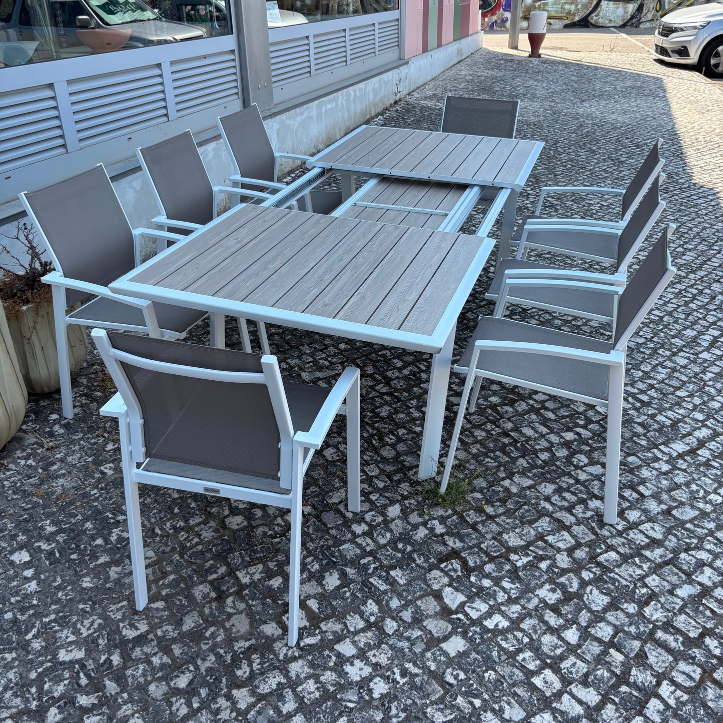 Table & Chairs