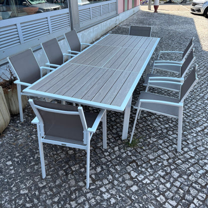 Table & Chairs