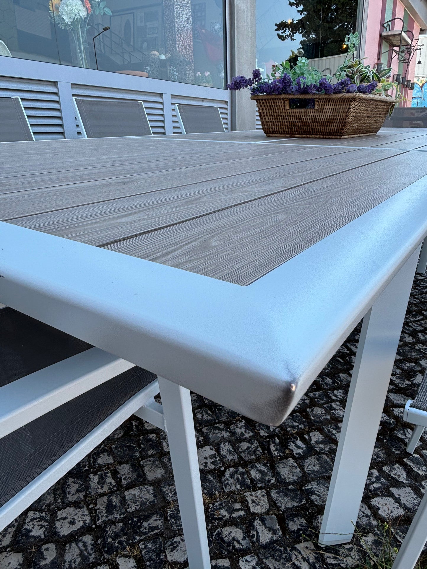 Table & Chairs
