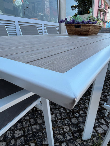 Table & Chairs