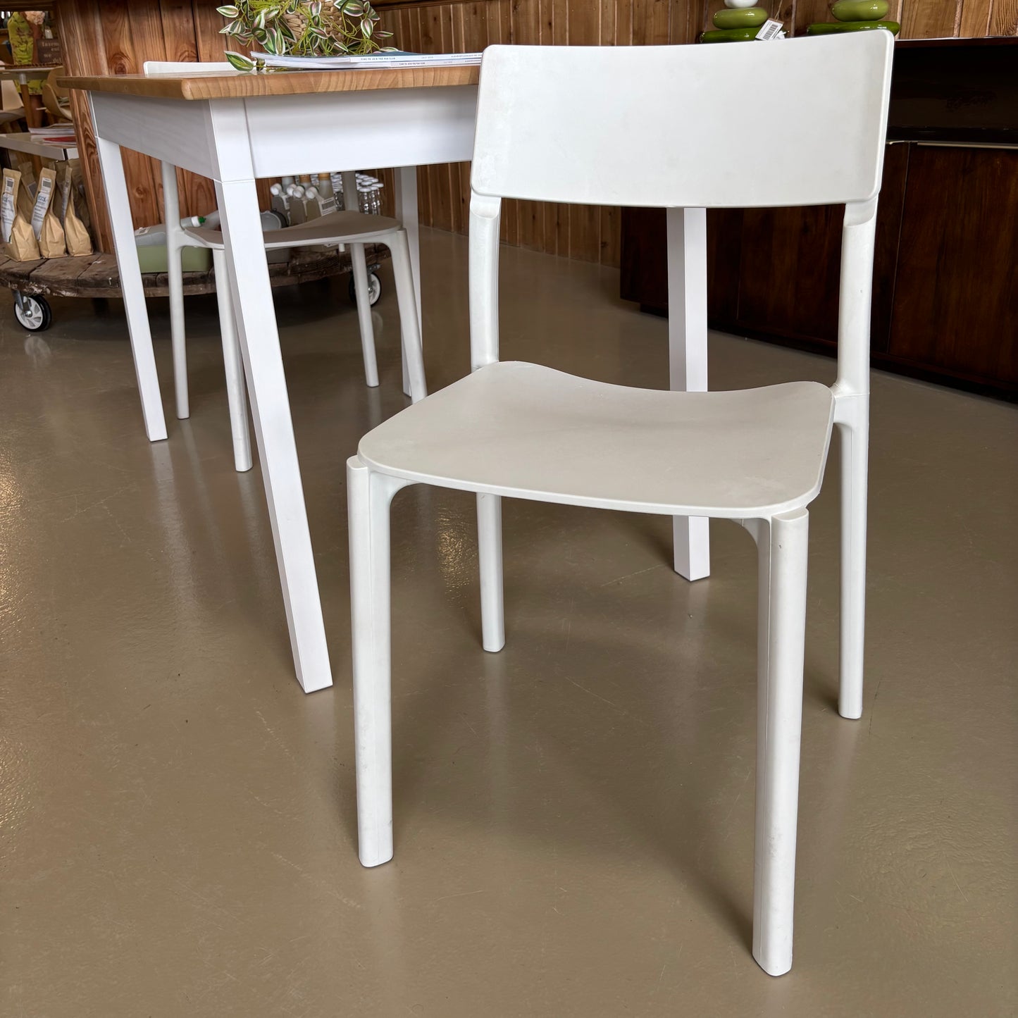 Table & Chairs
