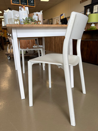 Table & Chairs
