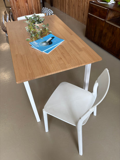 Table & Chairs