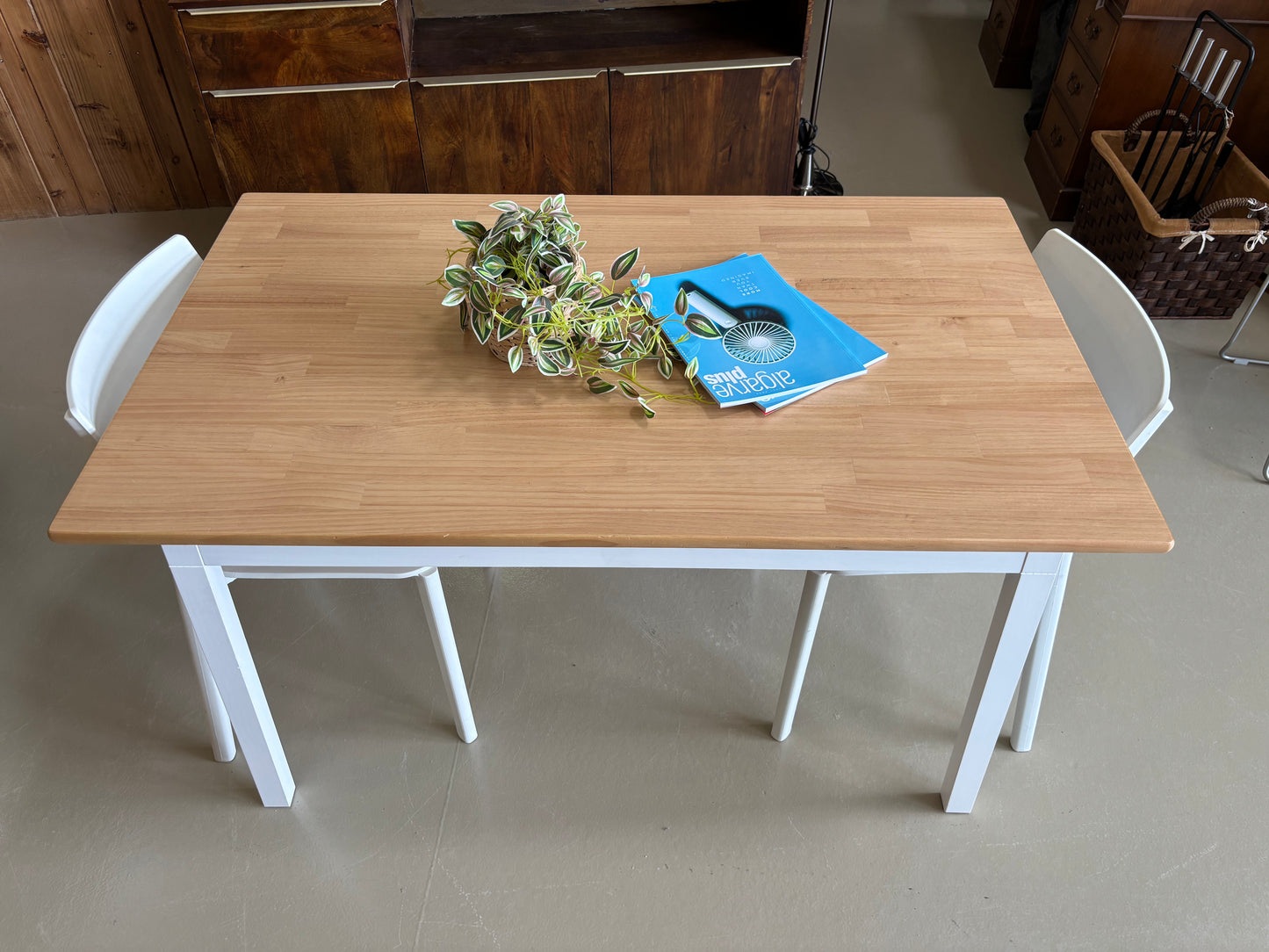 Table & Chairs