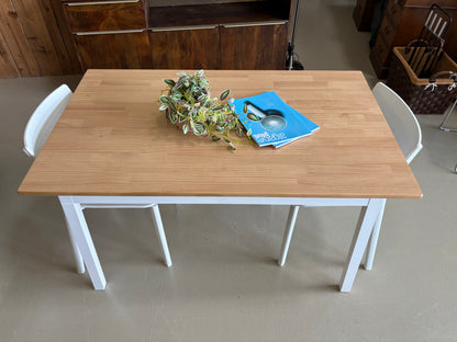 Table & Chairs
