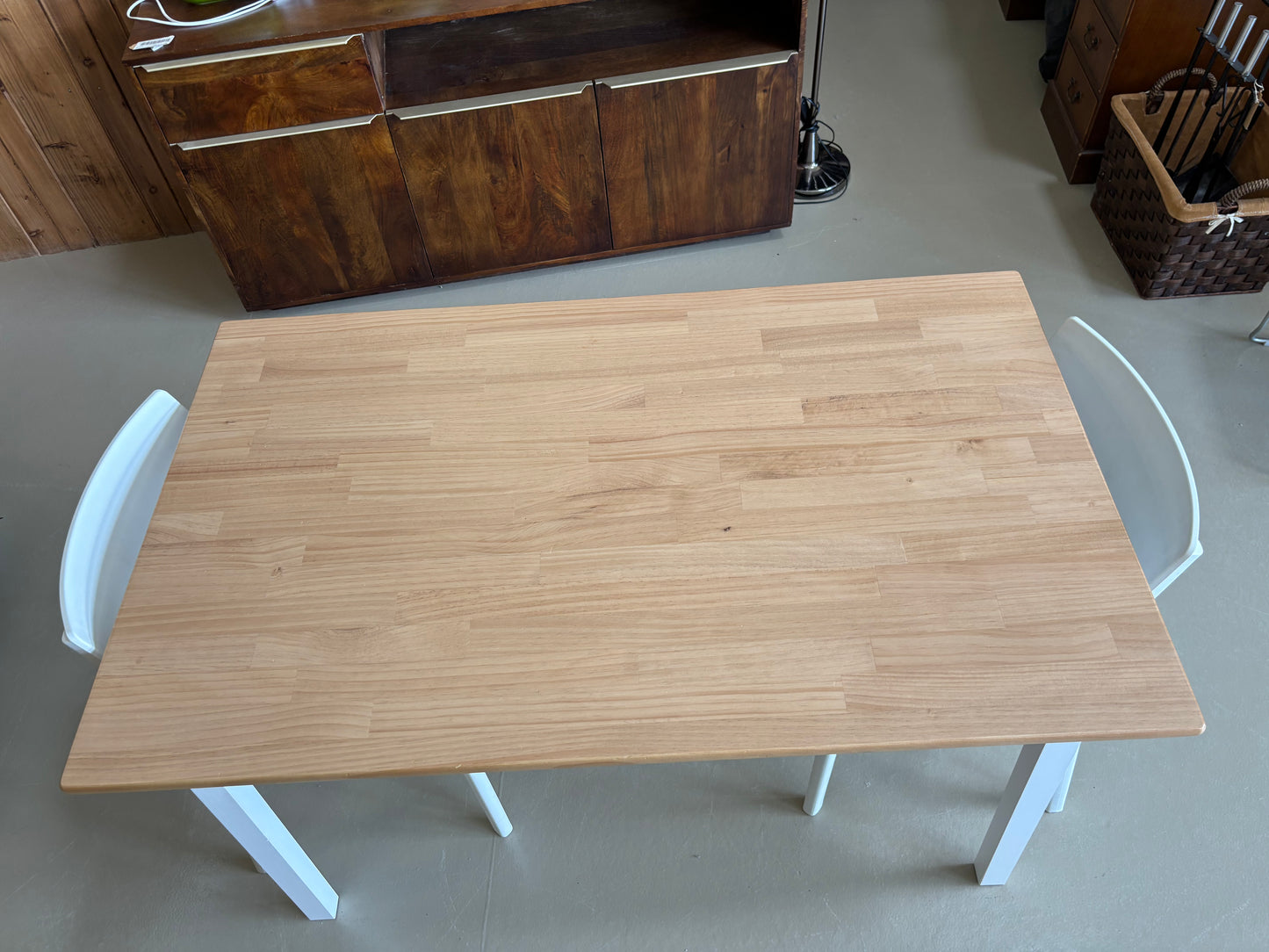 Table & Chairs